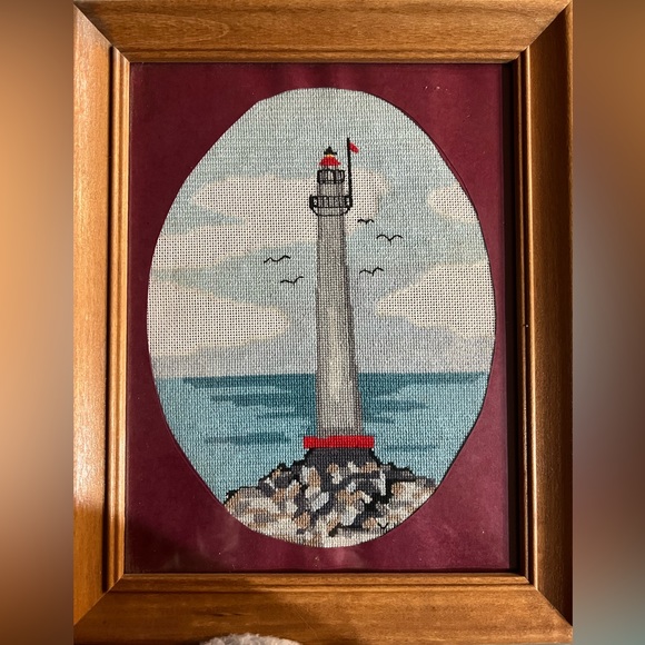 Beautiful lighthouse needlepoint - Picture 1 of 2